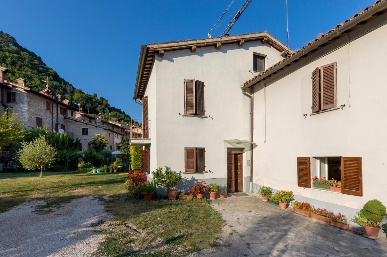 Borgo Santa Lucia Apartment With Private Parking & Garden Губбио Экстерьер фото