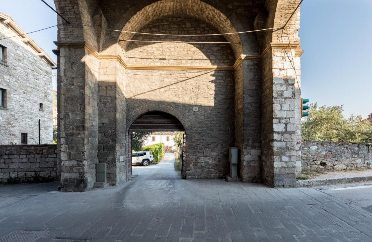 Borgo Santa Lucia Apartment With Private Parking & Garden Губбио Экстерьер фото