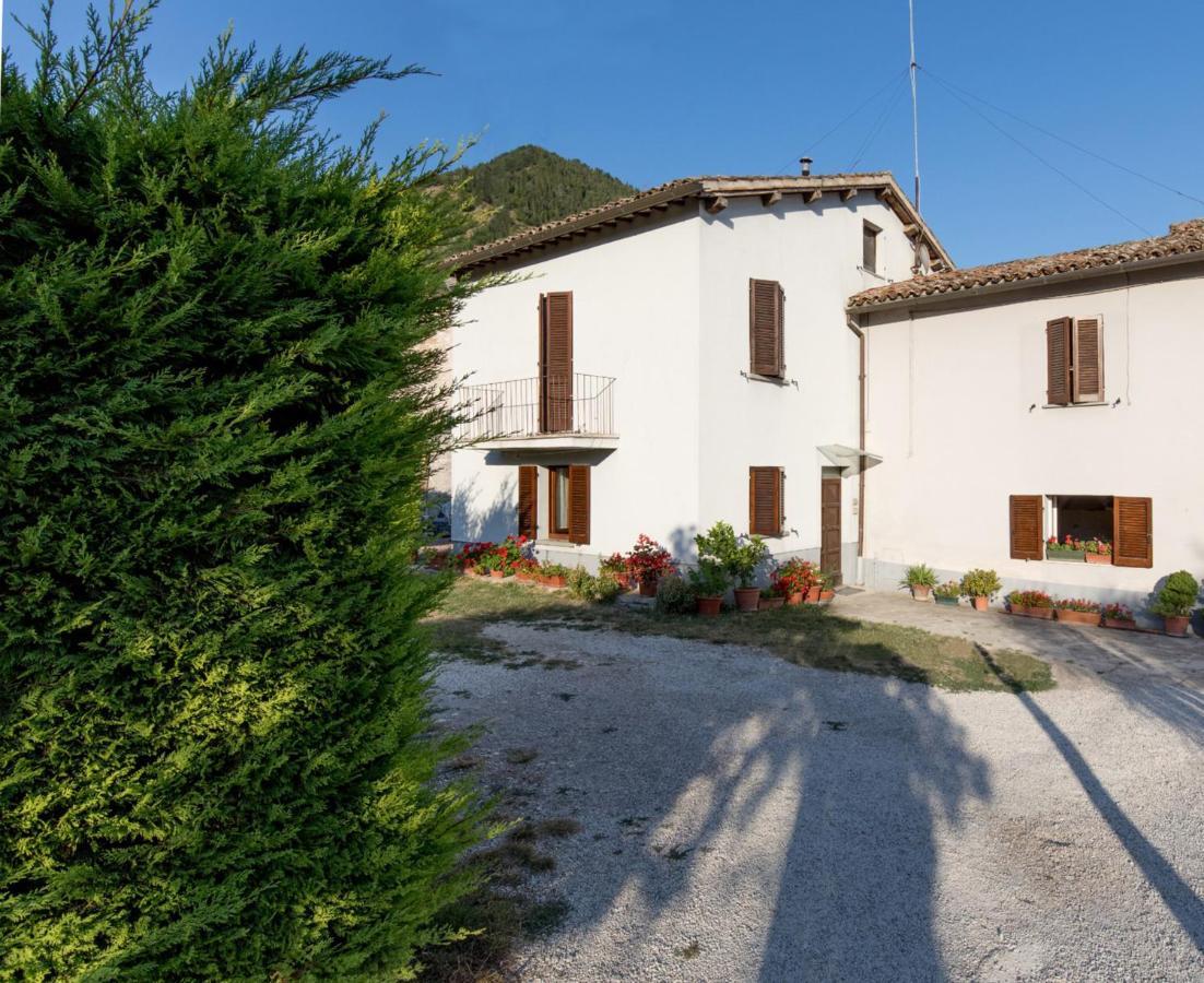 Borgo Santa Lucia Apartment With Private Parking & Garden Губбио Экстерьер фото